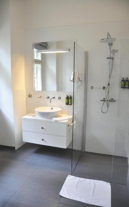 Standard Double Room image 2