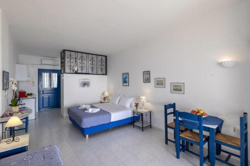 Studio with Sea View image 3