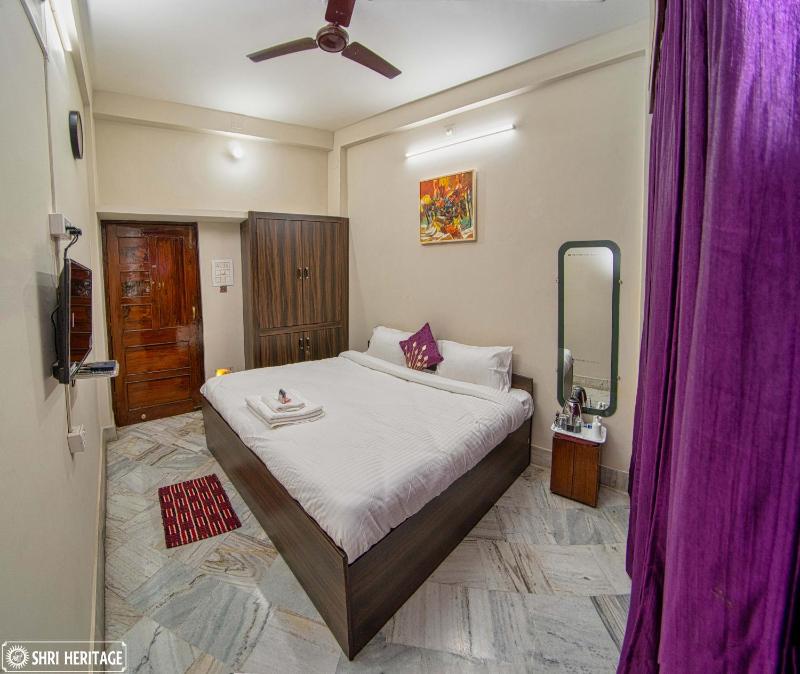 Shri Heritage - Entire Cozy Floor at Assi Varanasi - image 15