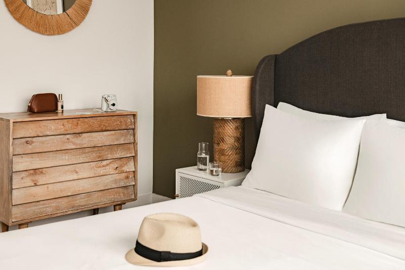Two-Bedroom Apartment with Two King Beds image 3