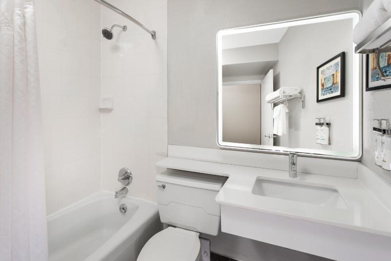 Standard Room image 4