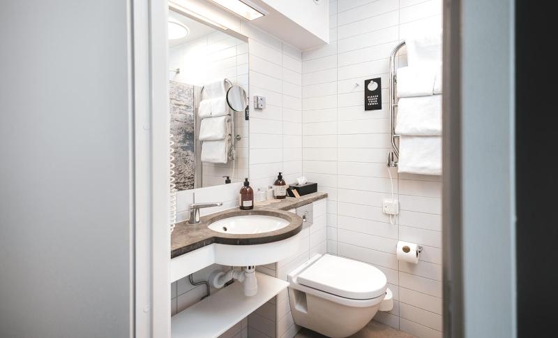 Small Double Room image 4