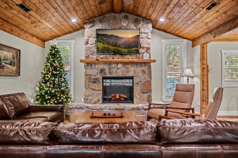 Hidden Hills Hideaway - image 33