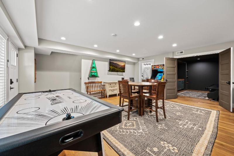 Hidden Hills Hideaway - image 25