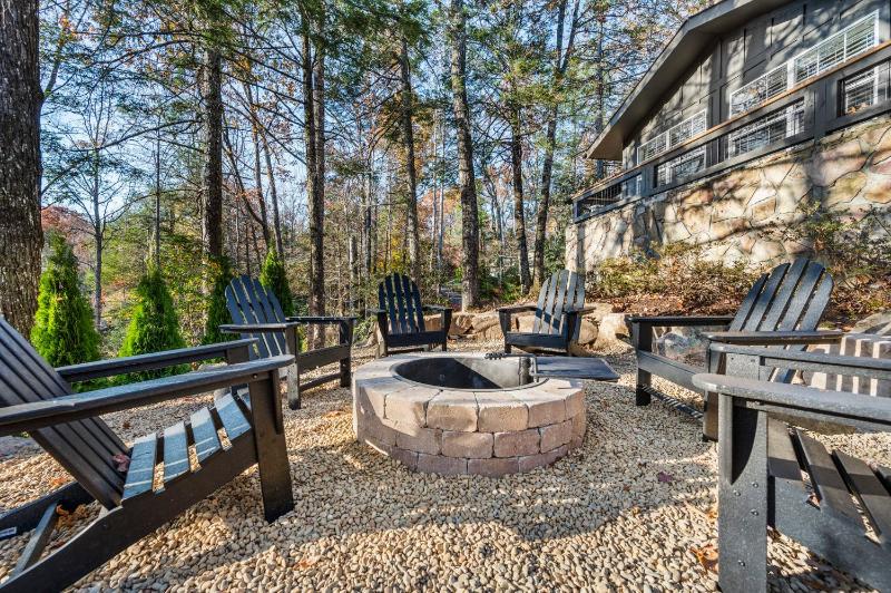 Hidden Hills Hideaway - image 20