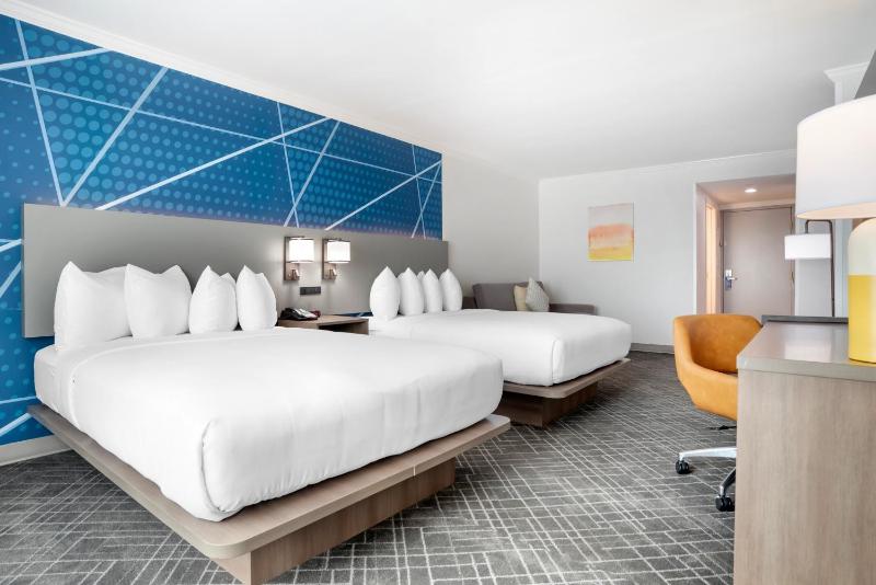 Standard Queen Room with Two Queen Beds - Non Smoking  image 2