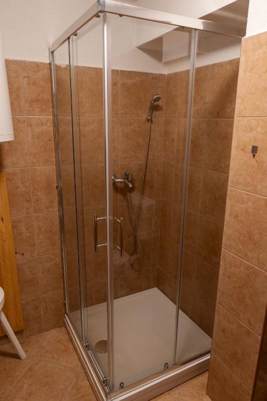 Twin Room image 2