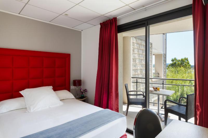 Small Double Room (Pool Side) image 3