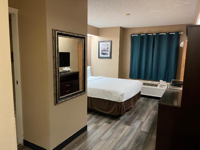 Queen Room image 2