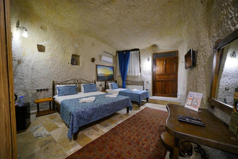 Triple Cave Room image 1