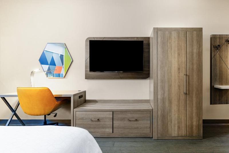 Standard Room with Two Queen Beds image 2