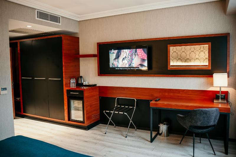 Standard Double Room image 4