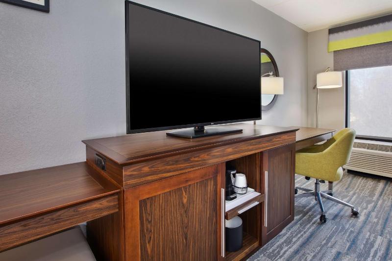 King Room - Non-Smoking image 4