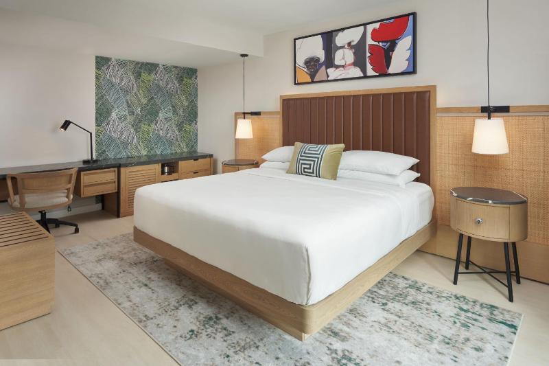 King Room with Bay View image 4