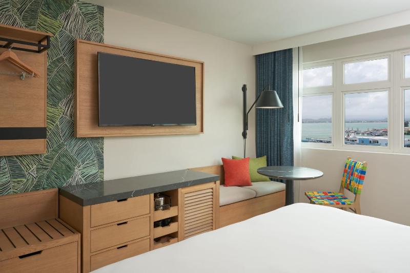 King Room with Bay View image 2