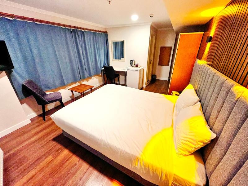 Queen Room with Sea View image 3