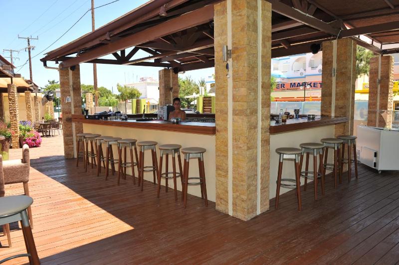 Heleni Beach Hotel - image 3