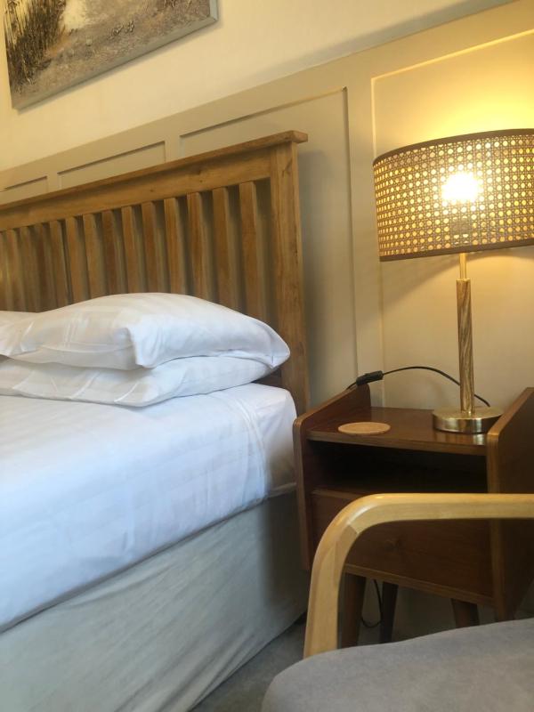 Queen Room image 3
