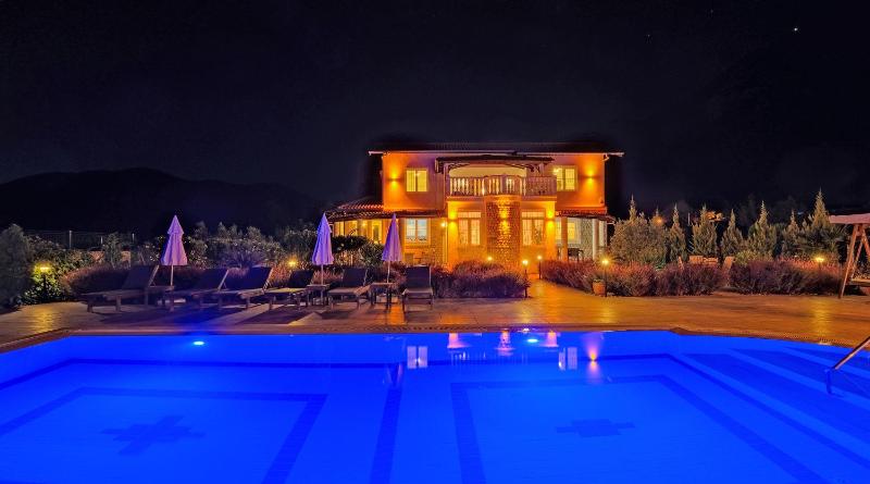 Three-Bedroom Villa image 1
