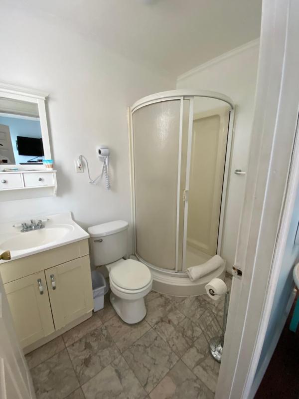 St Maurice Beach Inn - image 8