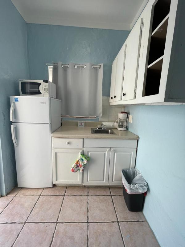 St Maurice Beach Inn - image 20