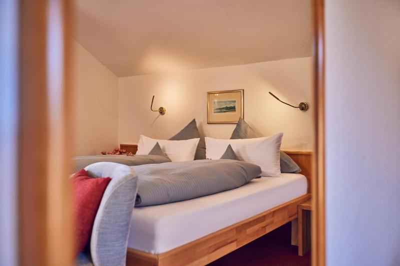 Small Double Room image 4