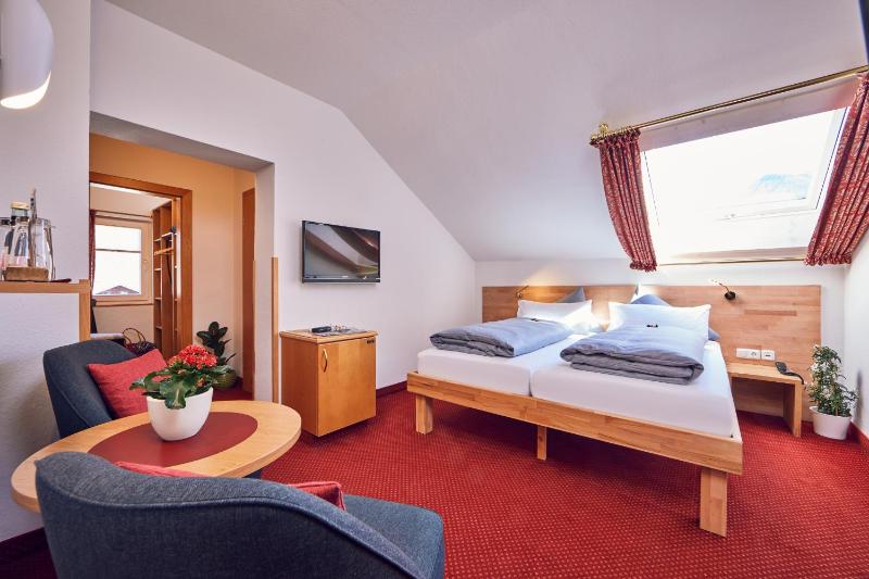 Standard Double Room image 3