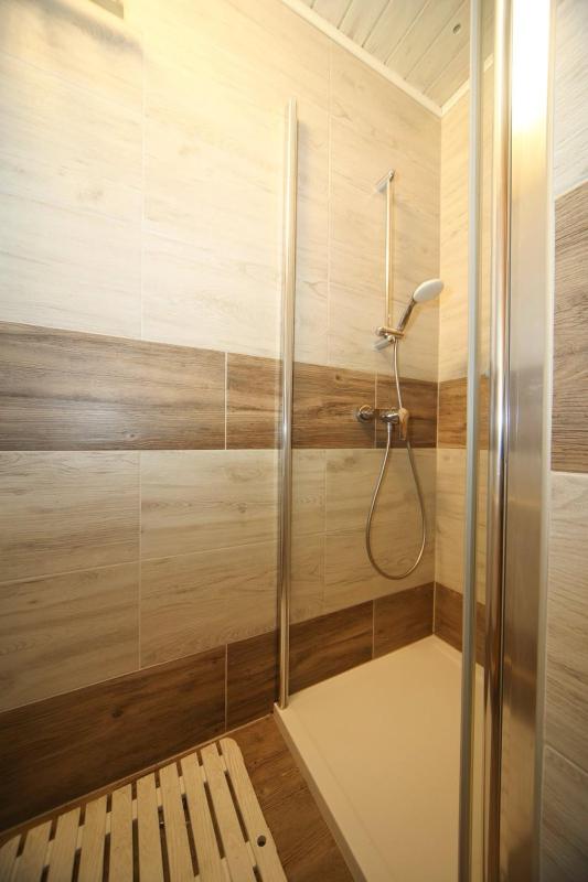 Quadruple Room with Shared Bathroom image 1