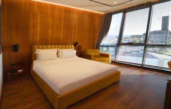 Double Room image 1
