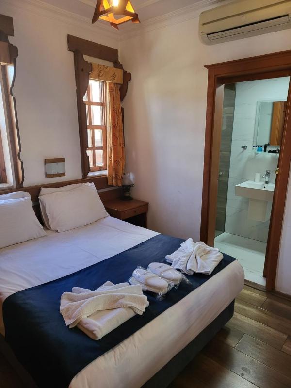 Standard Single Room with Shower image 4