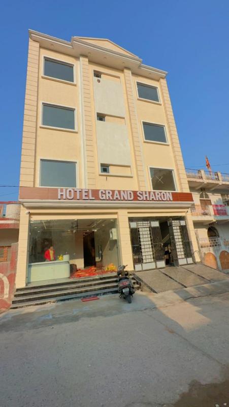Hotel Grand Sharon - image 1
