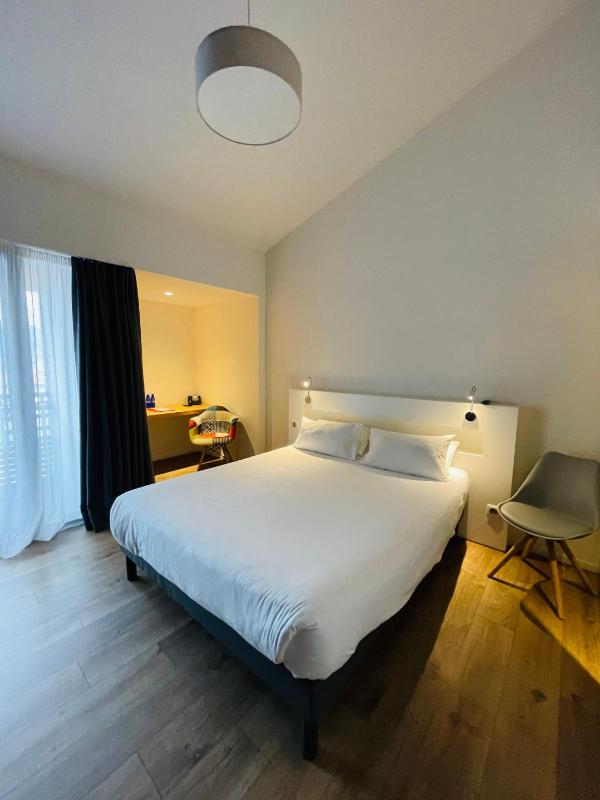 Double Room with Shower image 2