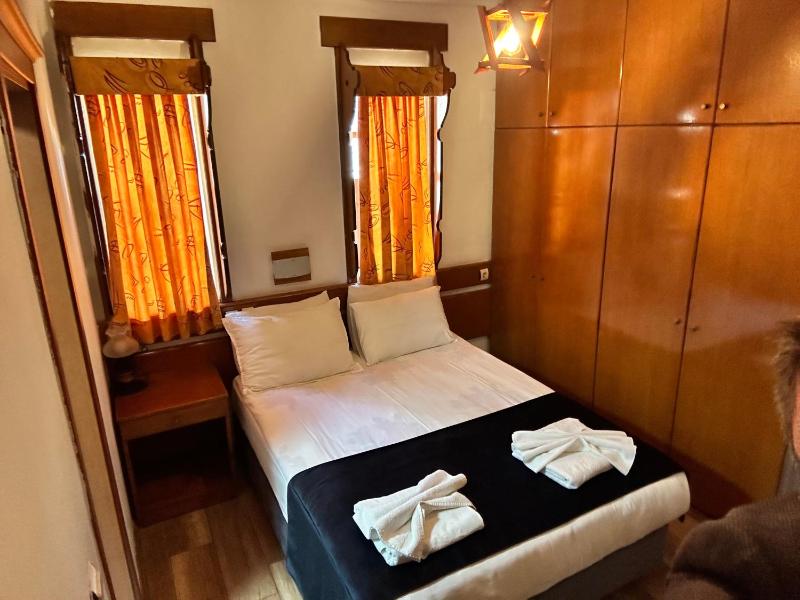 Double Room image 3