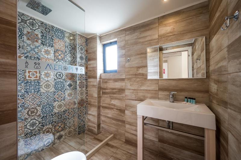 Superior One bedroom apartment image 3