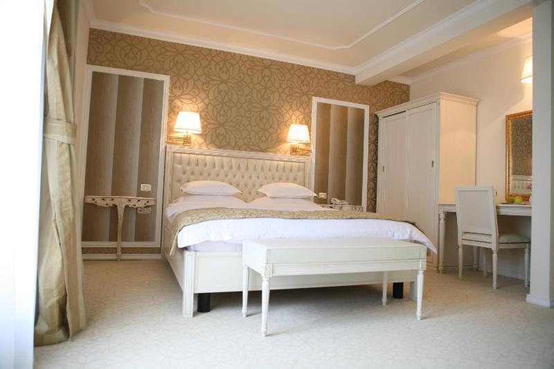 Hotel Villa Viktorija - image 3