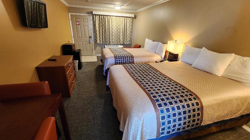 Double Room image 2