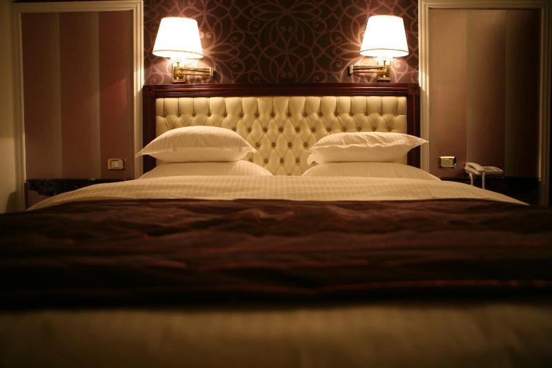 Double Room image 4