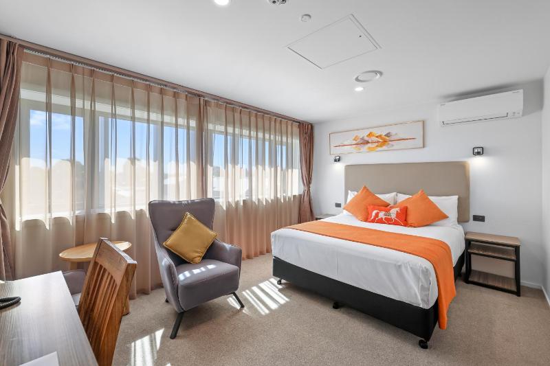 Golden Hotel - image 15
