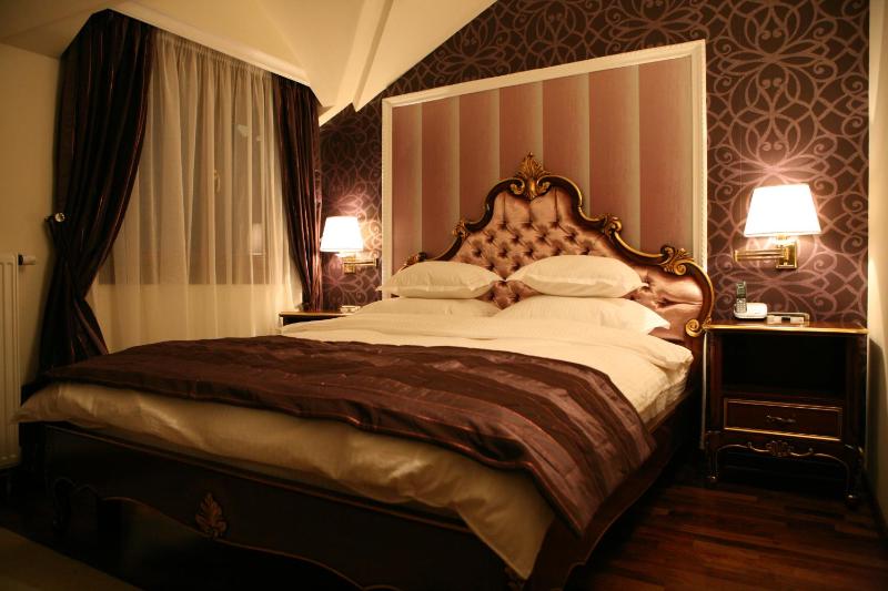 Two-Bedroom Apartment with Balcony image 1