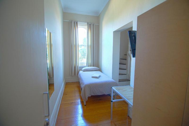 Budget Single Room with Shared Bathroom image 4