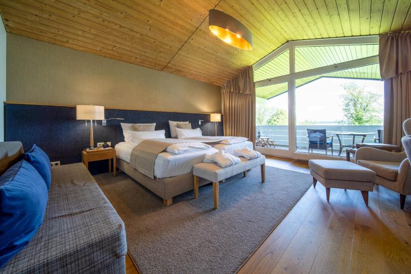 Comfort Room with Lake View image 4