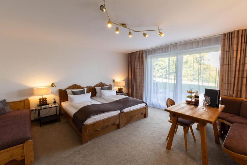 Double Room with Lake View image 1