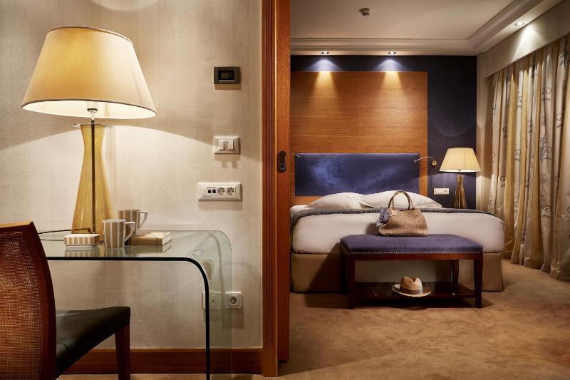 Executive Park Suite image 3