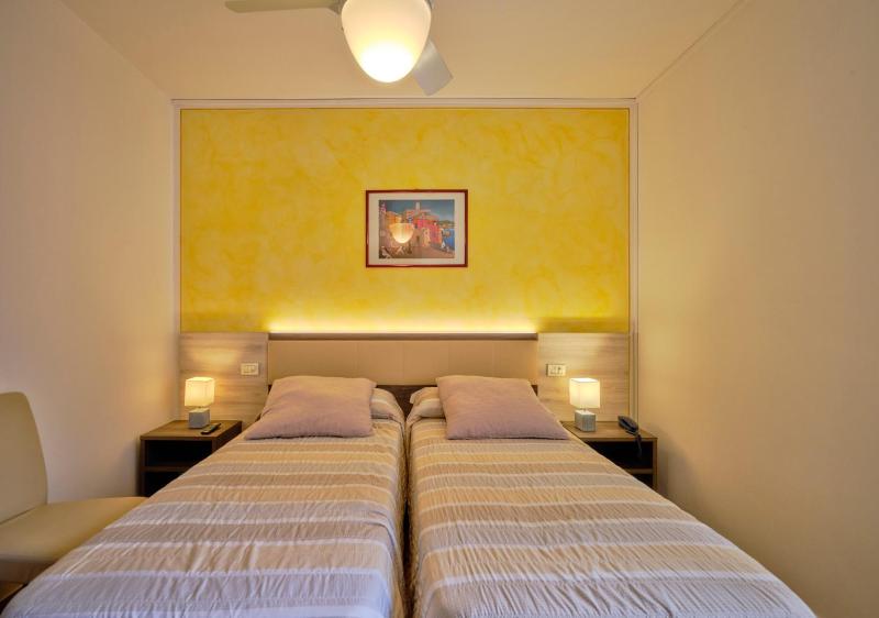 Economy Double/Twin Room image 4