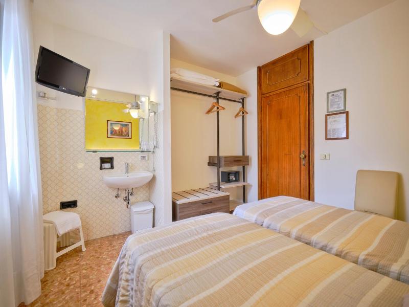 Economy Double/Twin Room image 2