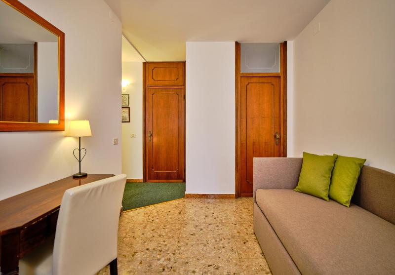 Triple Room image 3