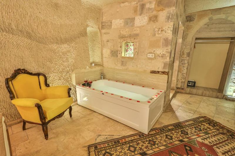 Deluxe Room image 3
