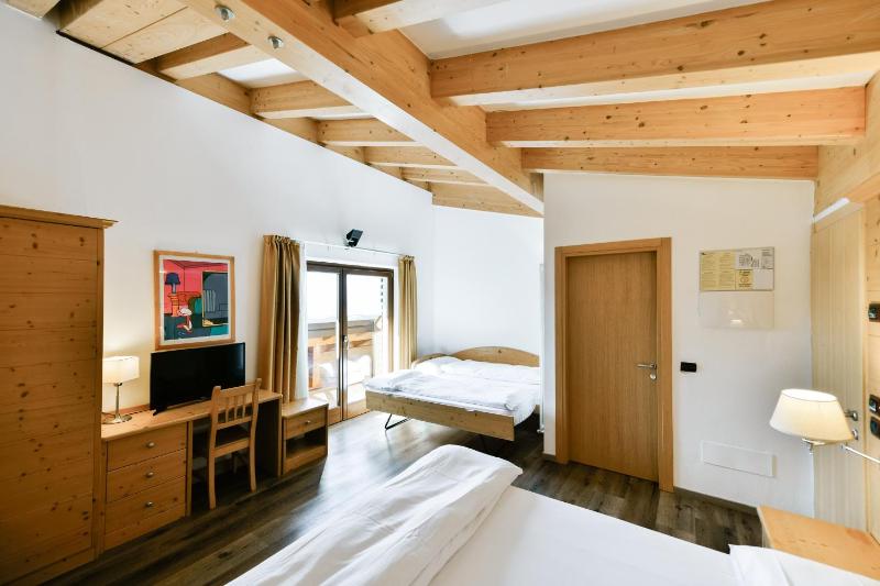 Quadruple Room image 3