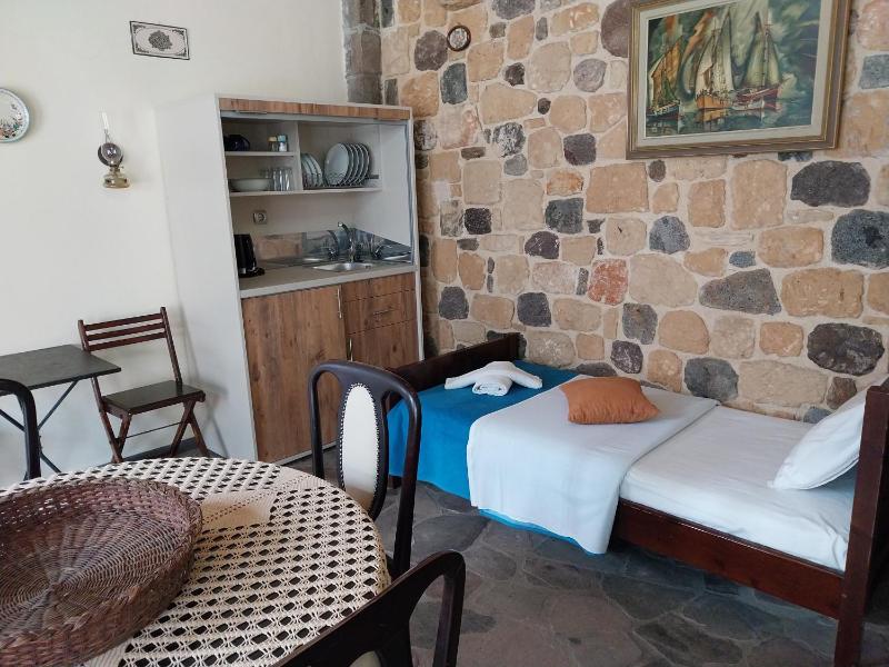Deluxe Two-Bedroom Apartment with Garden View image 2