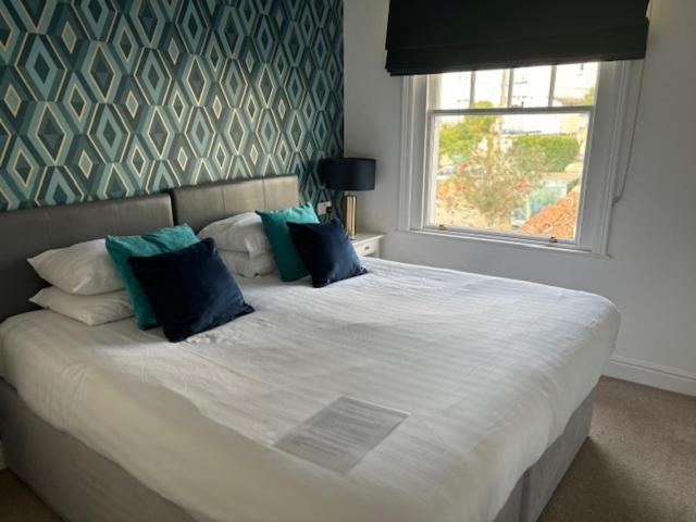 Twin Room image 3